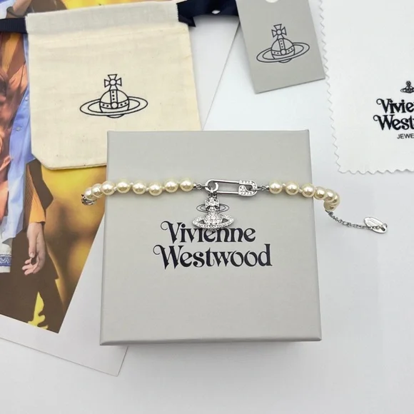 Vivienne Westwood Saturn Brooch Pearl Bracelet - Silver - Picture 2 of 6